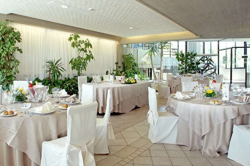 Fiesta Hotel Garden Beach Campofelice Di Roccella 4*,  Italia
